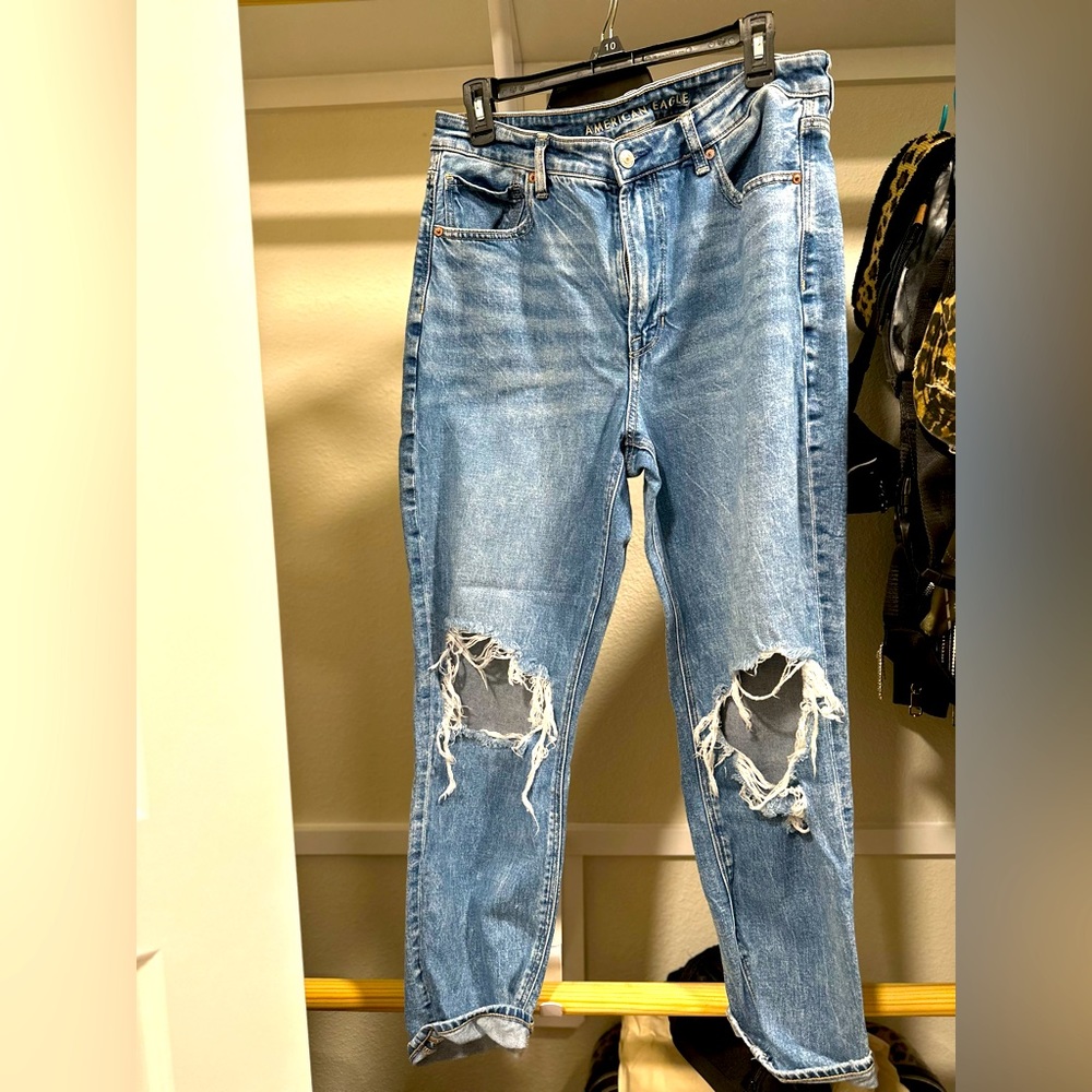 American Eagle strigid mom jeans. Size 12 regular, gently worn.